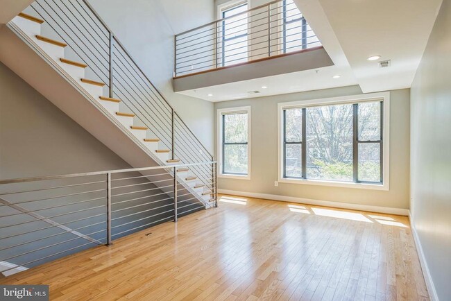 Building Photo - 1404 K St SE