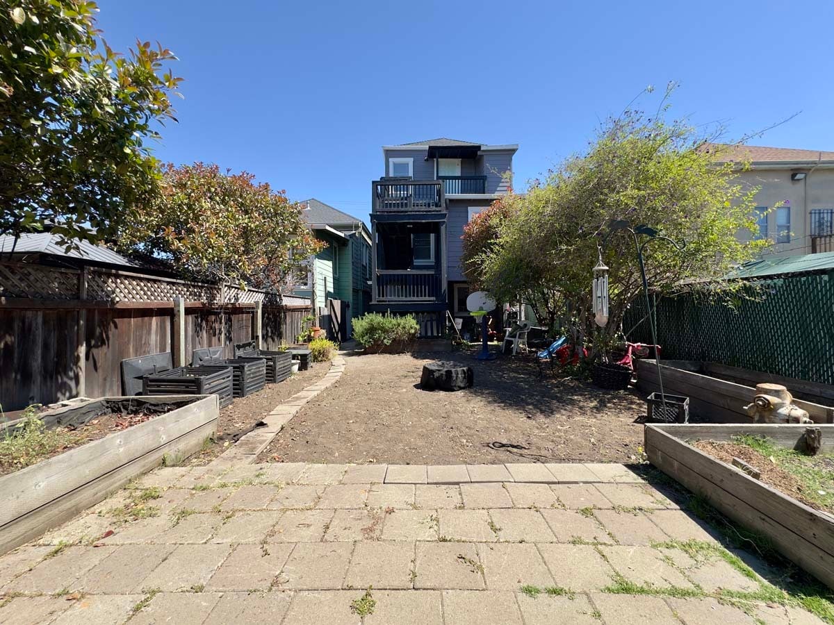 Building Photo - 697 30th St