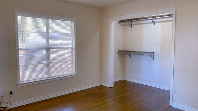 Building Photo - 1017 County Rd 914A