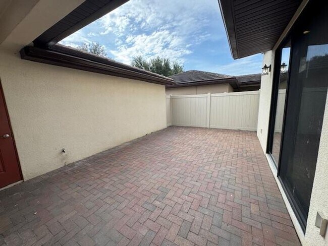 Building Photo - Newly renovated 4 Bedroom 3 1/2 Bathroom Town Home in Windermere