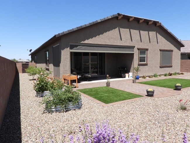 Building Photo - 3 Bedroom 2 Bathroom