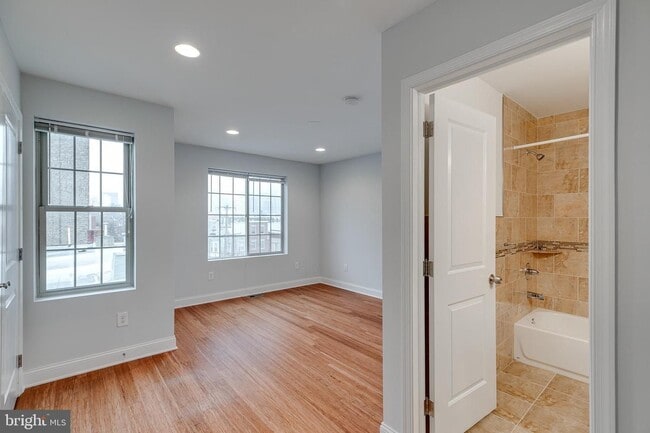 Building Photo - 2401 Carpenter St