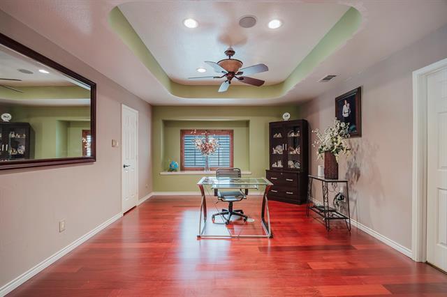 Building Photo - 808 Sabona Dr
