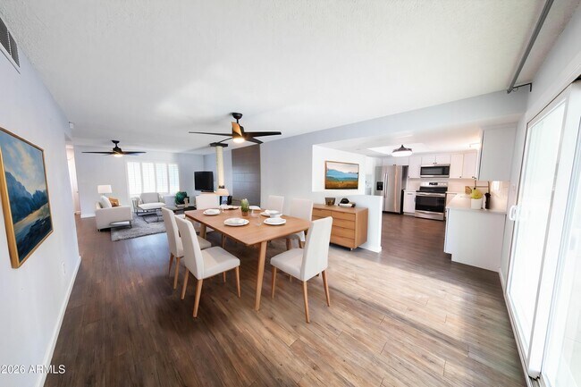 Building Photo - 2625 S Los Feliz Dr