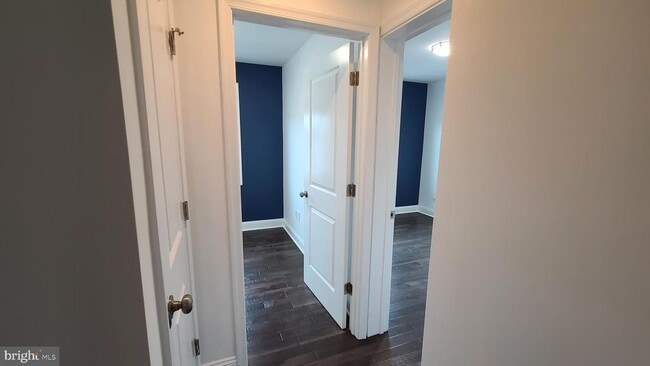 Building Photo - 417 Burbank St SE