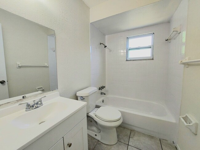 Building Photo - *First Month's Rent FREE!* Beautiful 2 Bed...