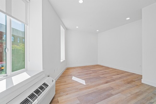 Building Photo - 293 Fairmount Ave