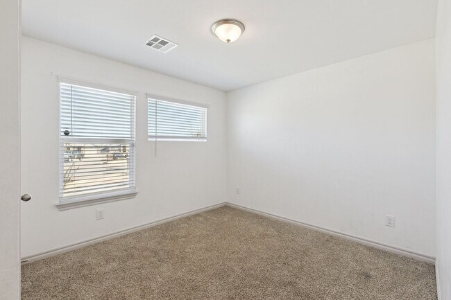 Building Photo - Stunning 4-Bed Home in Deer Creek Schools with Open Floorplan & Community Amenities