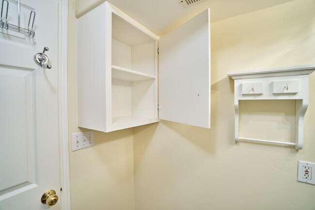 Building Photo - 850 E 550 S