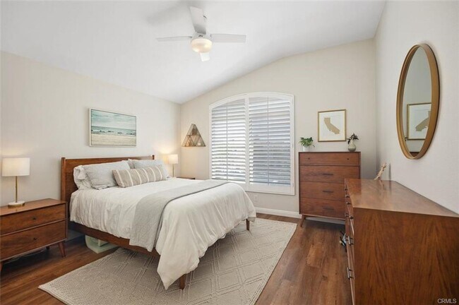 Building Photo - 3 bedroom in Gated Victoria Community!