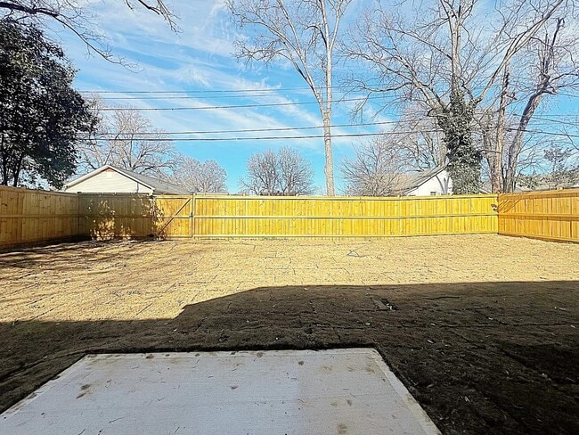 Building Photo - 5 N 6th St