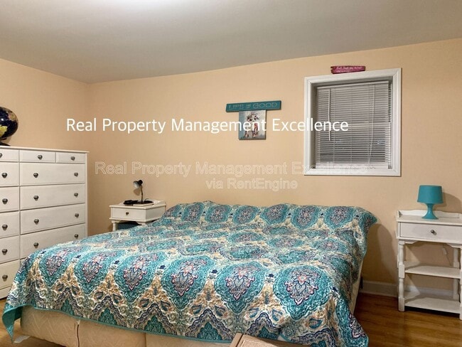 Building Photo - 629 S Peedin Ave