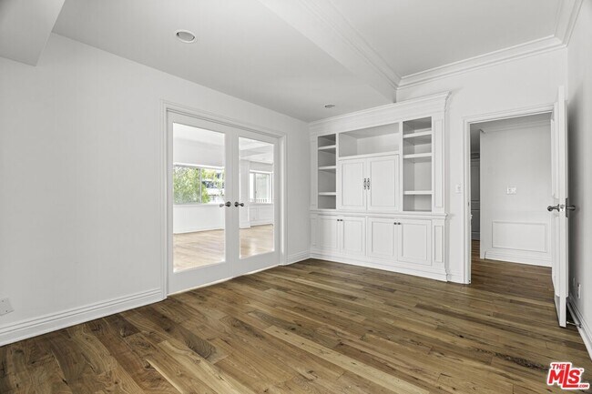 Building Photo - 1155 N La Cienega Blvd