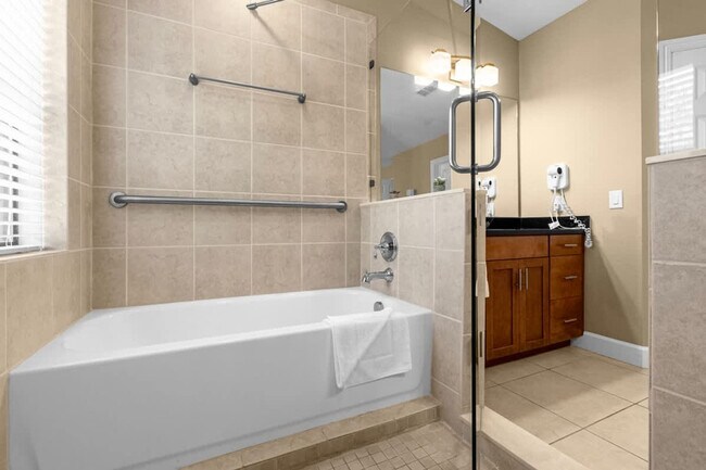 Building Photo - 14590 Damai Ln