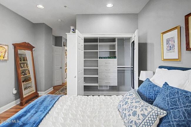 Building Photo - 87 Railroad Pl