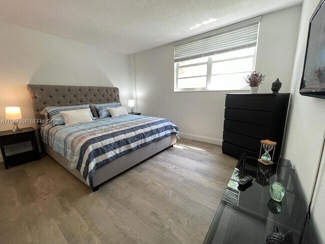 Building Photo - 3901 S Ocean Dr