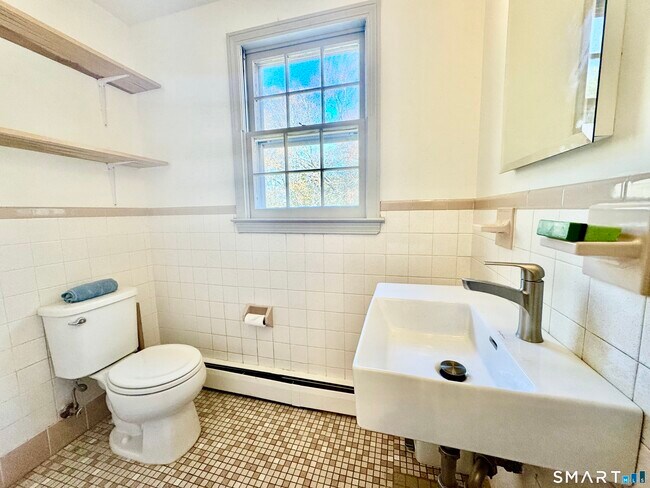 Building Photo - 14 Bower Rd