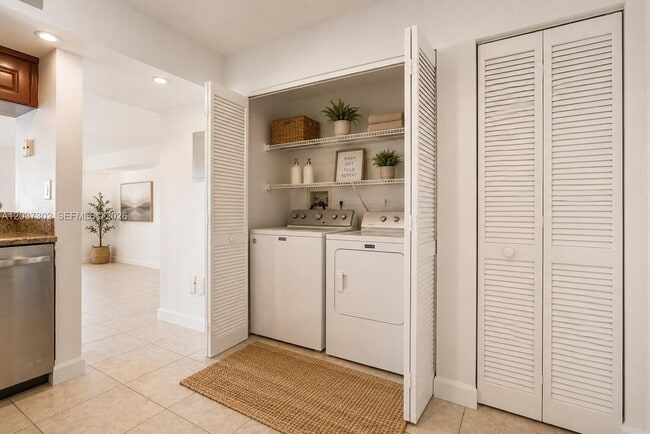 Building Photo - 9040 SW 125th Ave