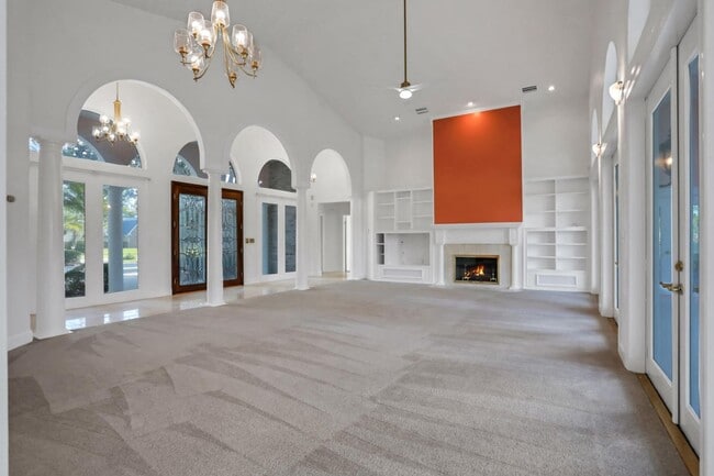 Building Photo - 3/2.5 in Pelican Bay