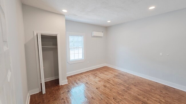 Building Photo - 159 Poplar Ave
