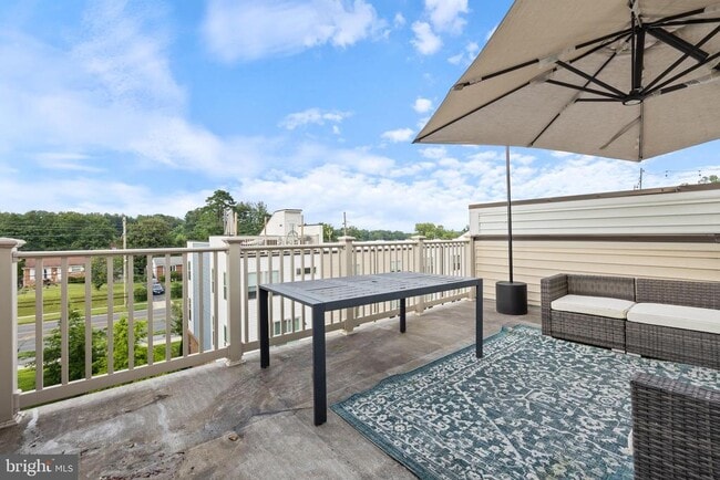 Building Photo - 5056 Oakmoore Dr