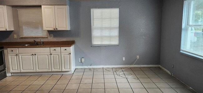 Building Photo - 9809 N Jasmine Ave