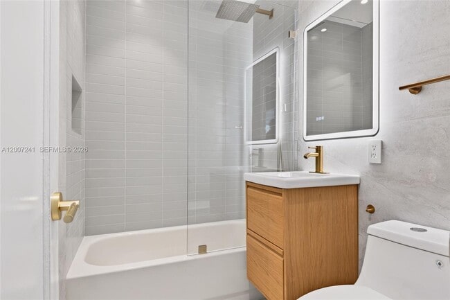 Building Photo - 1250 NE 133rd St