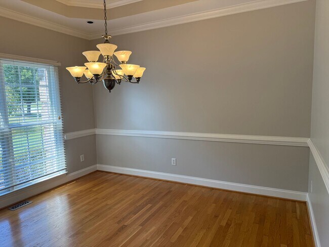 Building Photo - Beautiful Brick Home in NW School District