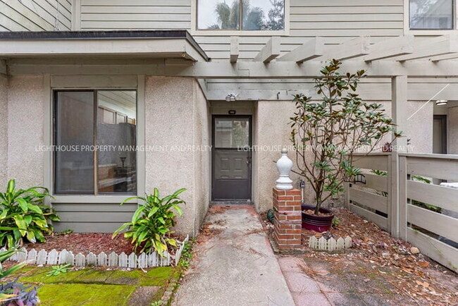 Building Photo - Beautiful 2-Bedroom Townhome with Pond Views