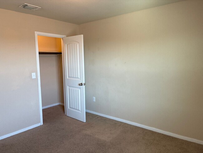 Building Photo - **Move-In Bonus! $500 Amazon Gift Card with 12-Month Lease at Current Rent**