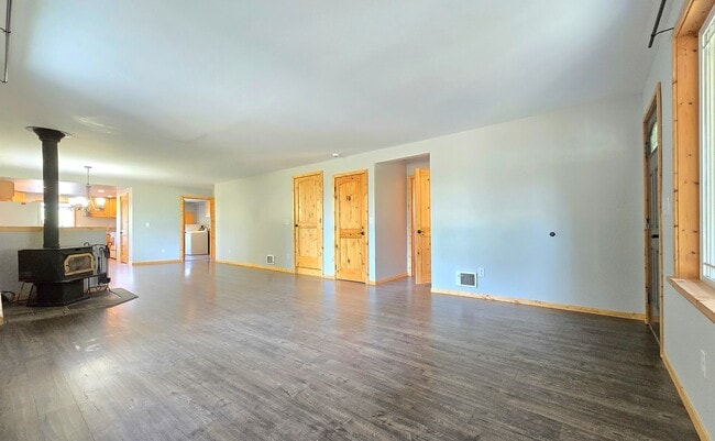 Building Photo - 3 Bedroom Home in Marysville Now Available!