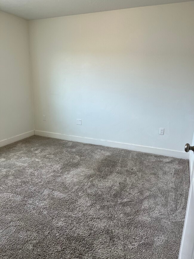 Building Photo - 2155 N 550 W