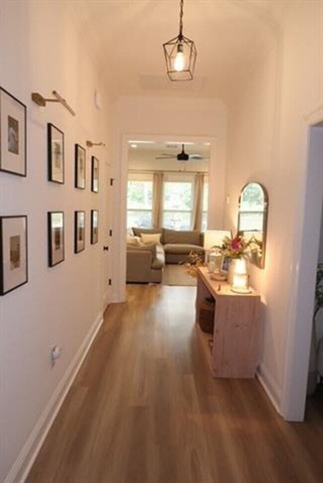 Building Photo - Golf Course and Pond Views