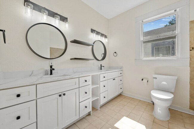 Building Photo - Upgraded and ready 5 bed 2 bath home next door to the 3 bed 2 bath home