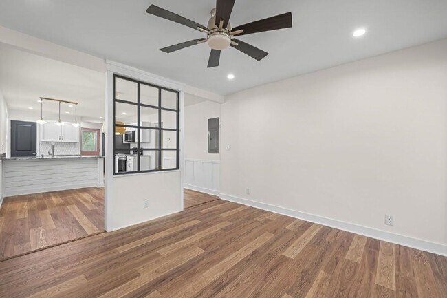 Building Photo - 441 Oak Dr