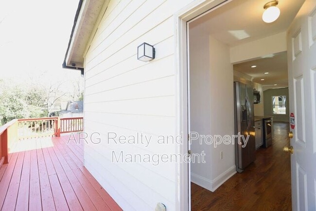 Building Photo - 1095 Ira St SW