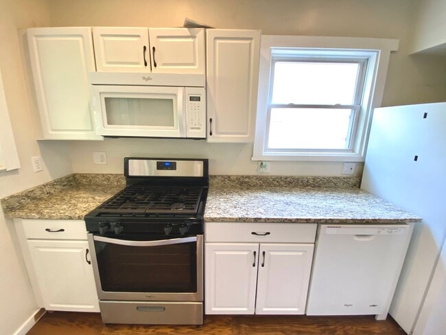 Building Photo - Spacious 4 Bed/1 Bath Home in Beechview-Convenient to Downtown! Available 7/5