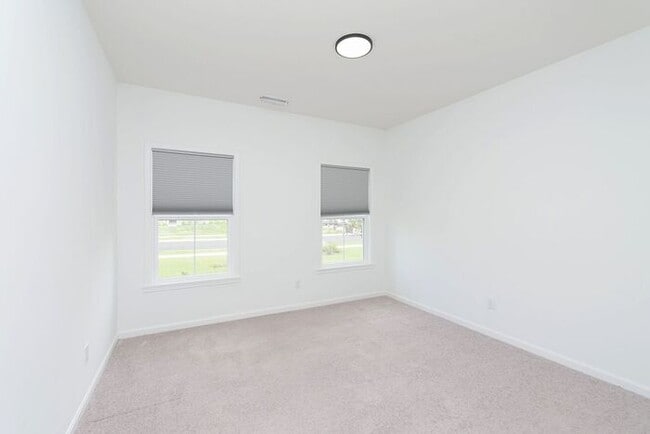 Building Photo - Awesome 5 Bedroom In Great McCordsville Lo...