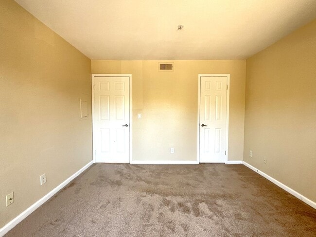 Building Photo - 1020 La Terraza Cir