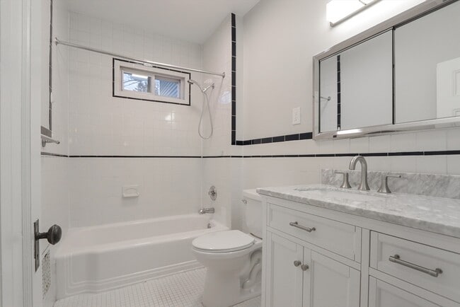 Building Photo - 61 Washington Rd