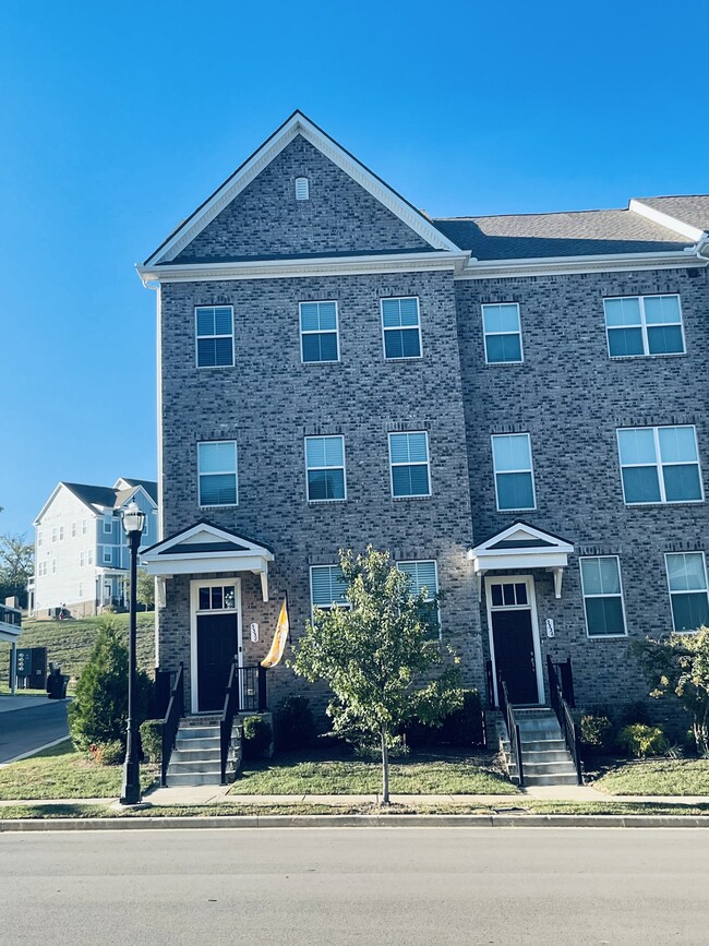 Building Photo - 3338 Tasker Dr