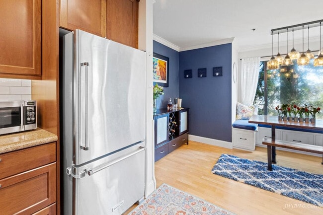 Building Photo - 1565 Sacramento St