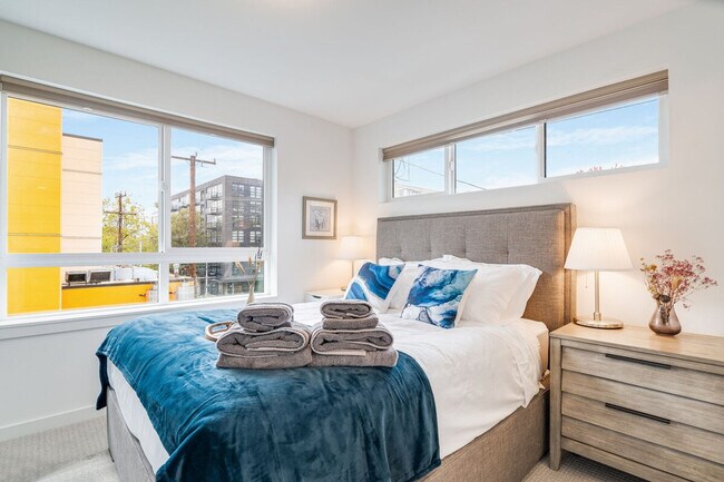 Building Photo - 724 3rd Ave N