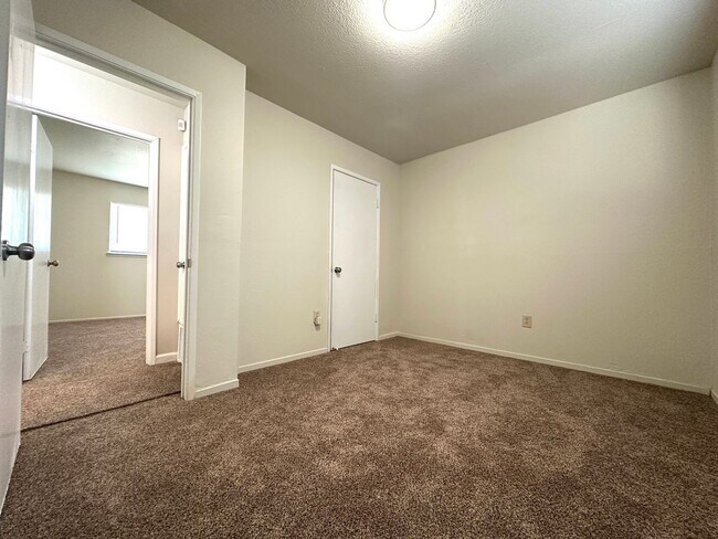 Building Photo - 525 Downing Ln