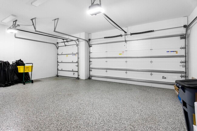 Building Photo - 13450 Artisan Cir
