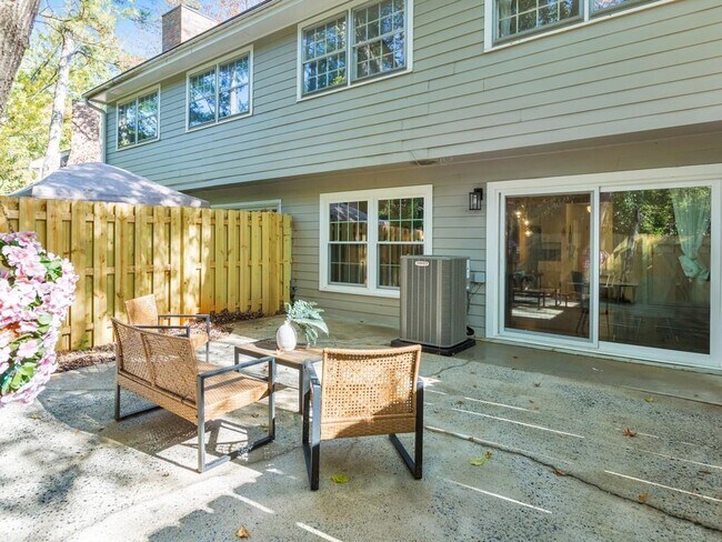 Building Photo - 2790 Farmstead Rd