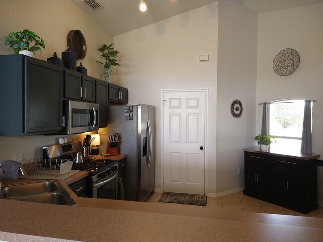 Building Photo - 359 Sir Phillips Dr