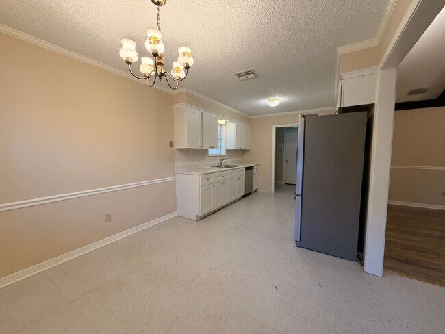 Building Photo - 9103 Dogwood Trail