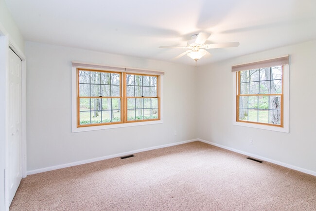 Building Photo - 6868 Crane Rd