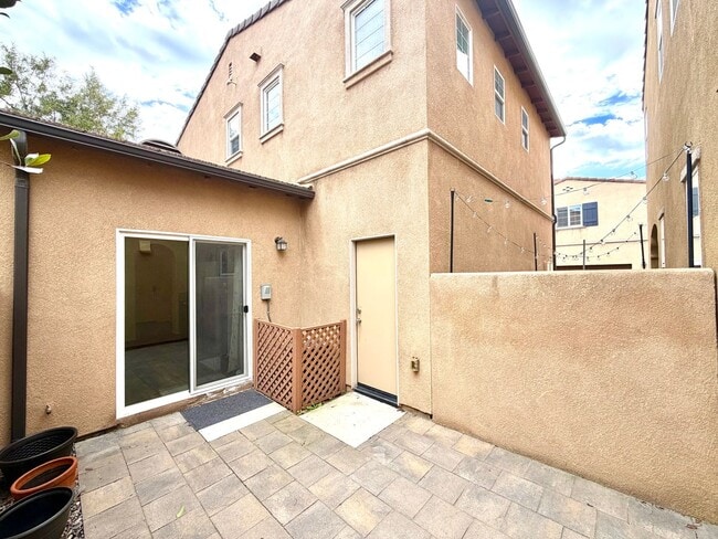 Building Photo - Stylish 2-Bedroom Living with Community Amenities